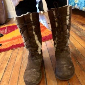 Women’s 10 genuine UGG lace-up boots